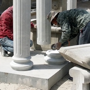 Colonna Rotonda in Marmo Bianco di <span class=keywords><strong>Carrara</strong></span> Incisa e Personalizzata, Stile Romano, di Tendenza, per Progetti di Ville e Hotel - Produzione Dougbuild - Product Image 3