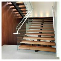 Escalier flottant moderne CBMmart de style luxueux avec structure en acier inoxydable à poutre centrale, marches ouvertes en bois de chêne et garde-corps en verre