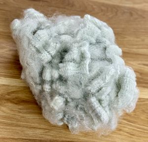 Fibra hueca de poliéster reciclado de alta elasticidad 20D HD 51mm sin silicona para relleno de juguetes de peluche y almohadas para mascotas - Product Image 3