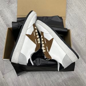 Chaussures de sport respirantes et antidérapantes en tissu de coton de qualité supérieure, avec empeigne en duvet d'oie blanc, confortables, style designer Gold Dirtywalking. - Product Image 4