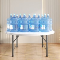 Table à manger ronde pliable en polyéthylène pour usage domestique lors de fêtes de famille, design simple, capacité 10 personnes