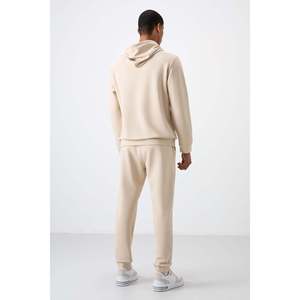 Conjunto Deportivo de Algodón Beige para Hombre, Corte Cómodo, Estilo Casual, Diseño Simple, Ropa para Adultos - Product Image 1
