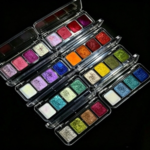 Palette Ombretti Metallici Shimmer Camaleontici 200 Colori Disponibili, Logo Personalizzato, Formula Impermeabile ad Alta Pigmentazione, Glitter, Cruelty-Free - Product Image 1