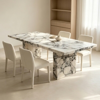 Table à manger rectangulaire moderne en marbre Calacatta à base cannelée, idéale pour un espace à manger contemporain