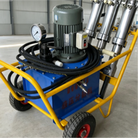 Fendeuse de pierres hydraulique compacte pour opérations de brisage de roches dans des espaces étroits