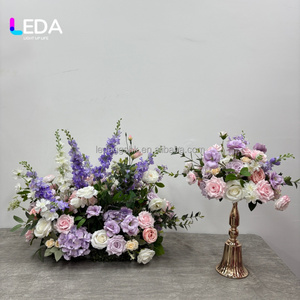 Tapis de sol élégant LEDA en lavande, chemin de table en soie avec fleurs artificielles pour la décoration d'allées de mariage - Product Image 2