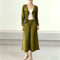 Ensemble 2 pièces plissé minimaliste et modeste : Cardigan ouvert à revers et pantalon taille haute à jambes larges vert olive – Tenue décontractée pour femme – Vente en gros OEM