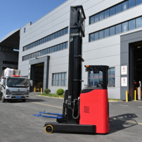 Chariot élévateur électrique à conducteur assis 2,3 tonnes (2000 kg) pour entrepôt, hauteur de levage 10, 11, 13 m, pour rayonnages en allées étroites et entrepôts à hautes baies, certifié CE