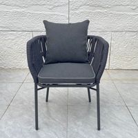 Ensemble de salle à manger d'extérieur nordique en corde PE avec table en pierre frittée à structure en aluminium et fauteuils rembourrés imperméables – Mobilier d'extérieur