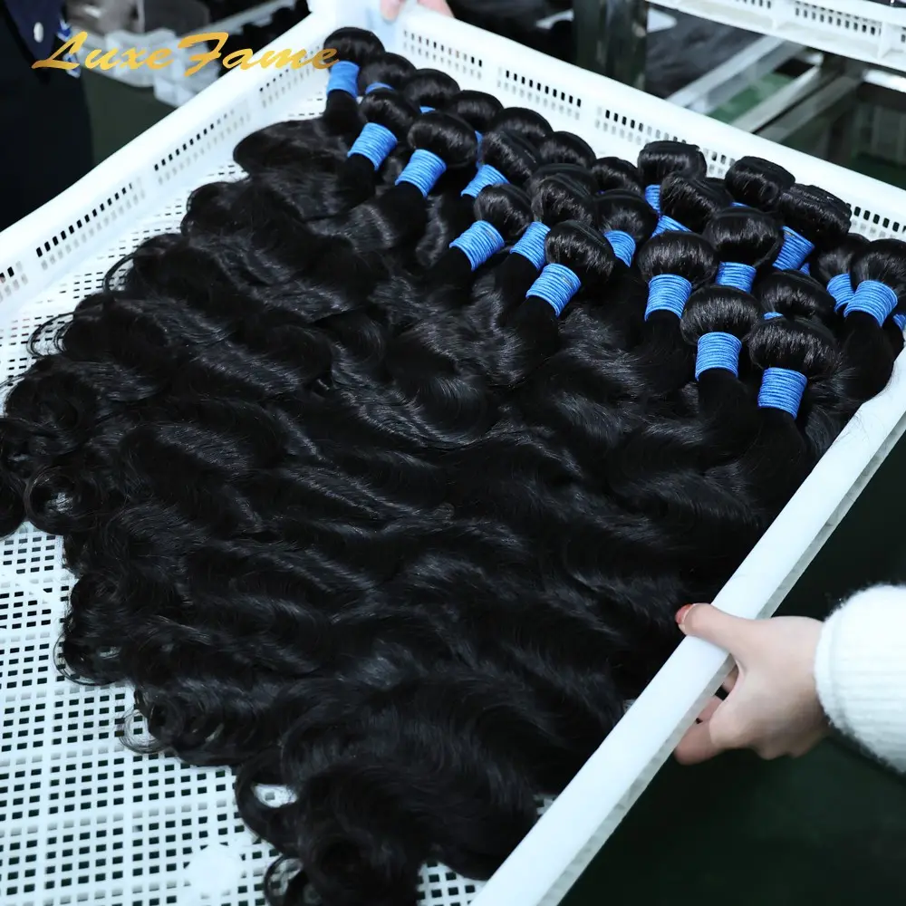 Ciocche di capelli indiani grezzi all'ingrosso dal venditore indiano, vendita all'ingrosso di capelli Remy indiani grezzi, vendita di capelli allineata alla cuticola indiana grezza