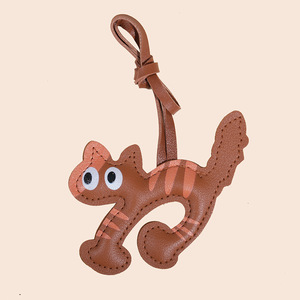 Pendentif chat 3D en cuir PU fait main tendance - Charme de sac léger et mignon, accessoire de sac à main <span class=keywords><strong>félin</strong></span> - Product Image 3