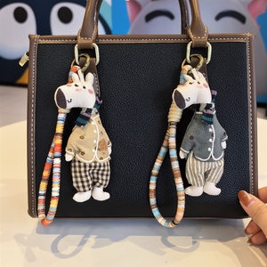 Écharpes rétro, pendentifs cerf, poupées en tissu artisanales, porte-sacs, porte-clés, sacs d'école pour étudiants et accessoires - Product Image 1