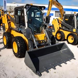 Mini-chargeuse compacte polyvalente 375B avec attaches rapides : plusieurs travaux, une seule machine - Product Image 3