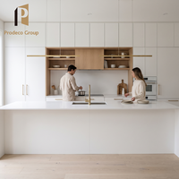 Conception de cuisine complète en bois naturel moderne pour projets d'appartements et de bâtiments résidentiels