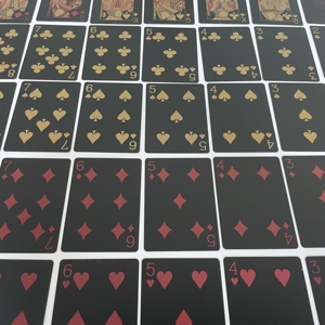 <span class=keywords><strong>Cartes</strong></span> à jouer personnalisées <span class=keywords><strong>de</strong></span> poker <span class=keywords><strong>de</strong></span> logo noir 100% <span class=keywords><strong>cartes</strong></span> à jouer <span class=keywords><strong>de</strong></span> luxe imperméables en plastique PVC imprimées en usine - Product Image 6