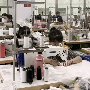 服装制造商为中国工厂的小订单定制高品质刺绣蕾丝拼布连衣裙