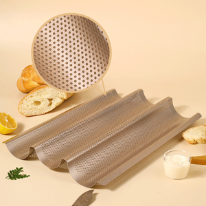 Plaque à baguette extra longue en acier au carbone perforée pour fond croustillant – Moule professionnel pour pain français - Product Image 2