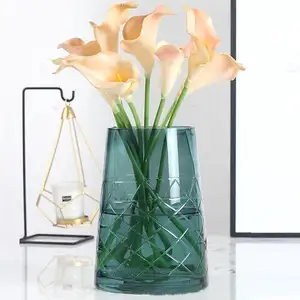 Vente en gros de vase en verre vert de luxe 19cm pour décoration de maison et de mariage, vases à fleurs en verre modernes et créatifs polyvalents