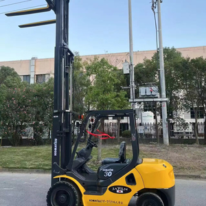 Carretilla elevadora usada Komatsu FD30 de alta calidad con 3 toneladas original importada de Japón en 2023 - Product Image 3
