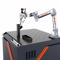 Mesin Las Laser Serat 2000W untuk Lengan Robot Logam Kepala Ganda untuk Pengelasan Kontinu Baja Tahan Karat Aluminium