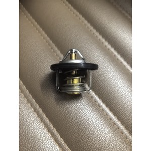 เทอร์โมสตัทน้ำหล่อเย็นเครื่องยนต์ 82 17670-63J00 สำหรับ Suzuki Vitara Swift Sx4 - Product Image 3