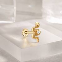 Anting-anting tusuk emas 14K HGC model princess cut, berulir dalam, dengan berbagai desain kristal/berlian imitasi, rantai, dan anting hidung.