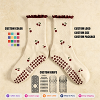 Chaussettes de Pilates personnalisées antidérapantes avec logo brodé, respirantes et à volants pour femmes
