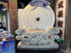 Macchina per la Fortuna Stile Gypsy Fortune Teller Zoltar con Pietra Rotante, Luce LED e Dispenser di Carte per Resort - Product Image 5