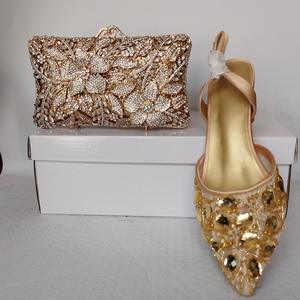 Nuovo Arrivo Scarpe da Sposa di Lusso Verdi con Tacco Alto e Set Borsa <span class=keywords><strong>a</strong></span> Mano con Strass di Cristallo <span class=keywords><strong>a</strong></span> Fiore Dorato e Pochette da Sera - Product Image 5