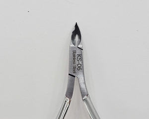 Pince à cuticules en acier inoxydable OEM, coupe-cuticules ultra-affûté, résistant à la rouille, outil de manucure et pédicure pour l'exportation - Product Image 6