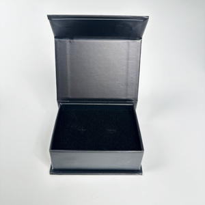 Caja de Regalo Magnética Rígida de Lujo Negra con Logotipo Personalizado e Inserto de Espuma para Empaque de Regalos de Ropa - Product Image 2