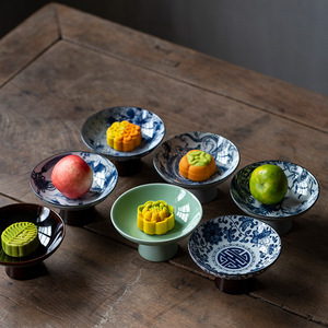 Assiette ronde à pied haut en porcelaine bleue et blanche de style rétro chinois, pour fruits, usage domestique, style luxueux - Product Image 1