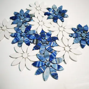Patrón de flora Flor blanca y azul con mosaico de piedra de mármol para piso y pared
