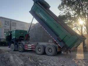 Camion à benne basculante d'occasion HOWO 8*4 Prix bas Excellentes performances Camion à benne basculante d'occasion HOWO à vendre 12 pneus - Product Image 3