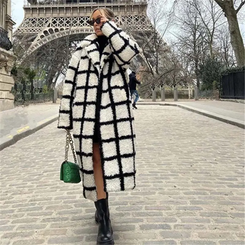 Black and white lattice grain velvet lapel lamb wool coat women's 2022 new loose thickened coat