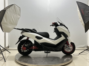 วีโมด 2025 มอเตอร์ไซค์แข่งความเร็วสูงระยะไกลยอดนิยม 3000W 72V สำหรับผู้ใหญ่ - Product Image 3
