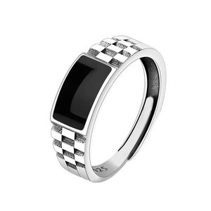 Anello Minimalista da <span class=keywords><strong>Uomo</strong></span> con Motivo a Scacchi Geometrico in Smalto Nero, Vendita all'Ingrosso - Product Image 4