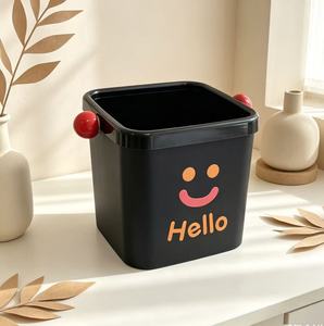 Lindo Mini Bote de <span class=keywords><strong>Basura</strong></span> de Escritorio con Anillo de Presión, Contenedor de Residuos para Dormitorio, Oficina, Hogar, Caja de Almacenamiento, Superventas, Suministro Directo de Fábrica al por Mayor - Product Image 5