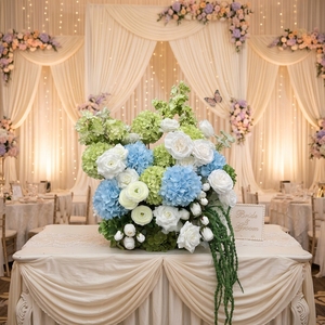 Centrotavola Floreale Personalizzato <span class=keywords><strong>Blu</strong></span> e Verde, Sfera di Fiori per Decorazioni Eventi - Product Image 1