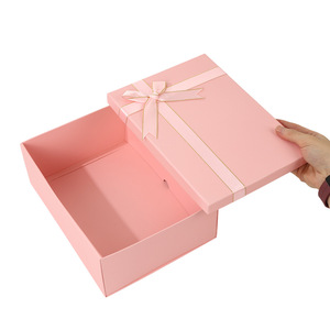Caja <span class=keywords><strong>de</strong></span> Regalo Plegable <span class=keywords><strong>de</strong></span> Dos Piezas con Lazo, Papel Recubierto, Cartón Rígido <span class=keywords><strong>de</strong></span> 1200g, Impresión UV con Lámina Dorada, Logotipo Personalizado, Ecológica - Product Image 4