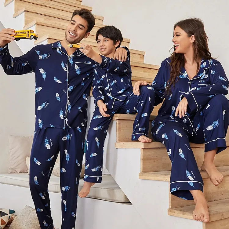 Pyjama imprimé plumes pour enfants et hommes, ensemble coordonné, haut et pantalon contrastés, tenue de salon en famille,