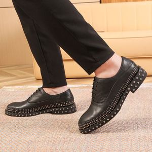 Chaussures habillées formelles de luxe pour homme en cuir véritable, style Oxford, avec lacets décoratifs cloutés, idéales pour l'automne - Product Image 4