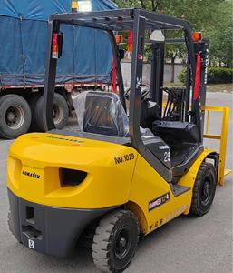 Montacargas Komatsu 4x4 con Motor Diésel, Capacidad de 2.5T, Mástil de Dos Etapas, Desplazamiento Lateral, Uso Industrial - Product Image 5