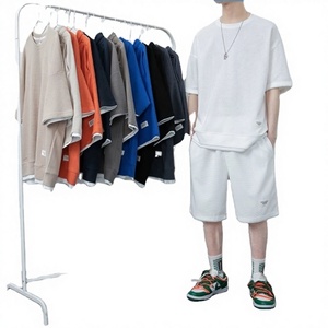 Ensemble short tendance pour homme – Mode estivale respirante et décontractée – Tenue de sport et de loisirs deux pièces à manches courtes en tissu gaufré - Product Image 3