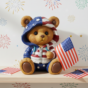 Petit ours assis portant un <span class=keywords><strong>manteau</strong></span> à capuche tenant un drapeau américain célébrant la fête de l'indépendance du 4 juillet, fait main, peint à la main, MGO - Product Image 2
