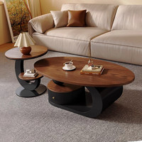 Table basse ovale en bois de luxe moderne aux tons crème avec une touche artistique pour le salon