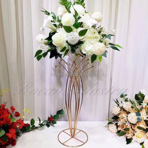 Décoration de mariage, décoration de fête, Vase sur pied géométrique, trompette dorée, centre de table haut en métal - Product Image 2