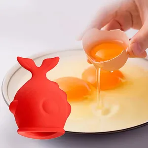 The Latest Style Goldfish Shape Yolk Separator Egg Strainer Food Grade Silicone Egg White Separator for Kitchen