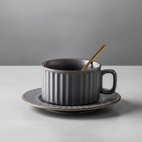 Ensemble tasse à latte et soucoupe en céramique rétro 200 ml à rayures verticales avec cuillère et plateau pour le bureau