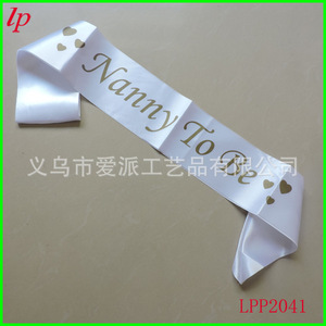 Écharpe « Future nounou » blanche avec motif cœur imprimé, 60x15 pouces, accessoire de fête pour la célébration de la soirée des jeunes femmes - Product Image 1